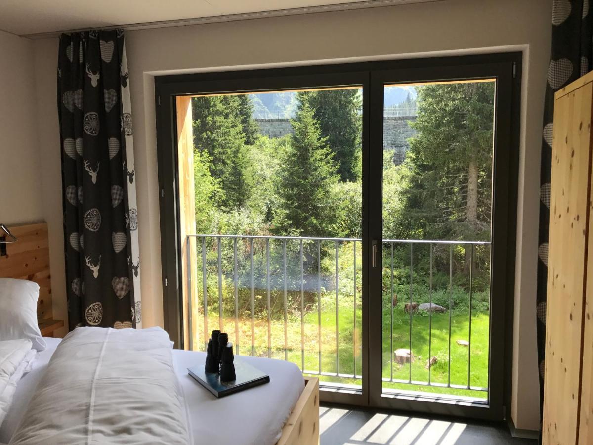Berghotel Mettmen Schwanden  Exterior photo